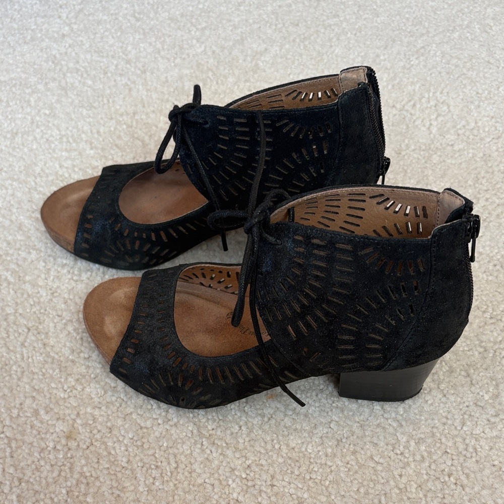 Sofft Black Women's Open-Toe Cut-Out Heels